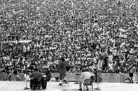 richie-havens-woodstock-crowd-atmosphere-1969-u-billboard-1548-jpg