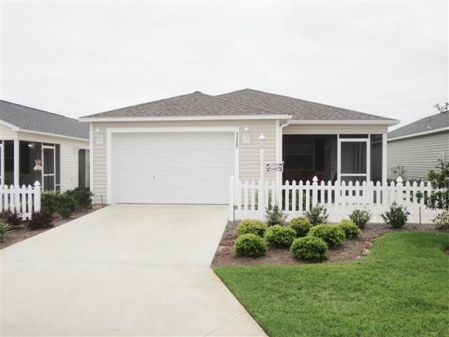 2 bedroom, 2 bath fully furnished built in 2012. Located in Village of Fernandina. Includes high speed internet and cable TV. Brand new washer and dryer and outdoor gas grill.