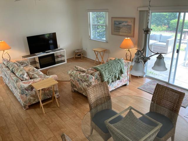 Large living room with separate dining room. Table seat 4.