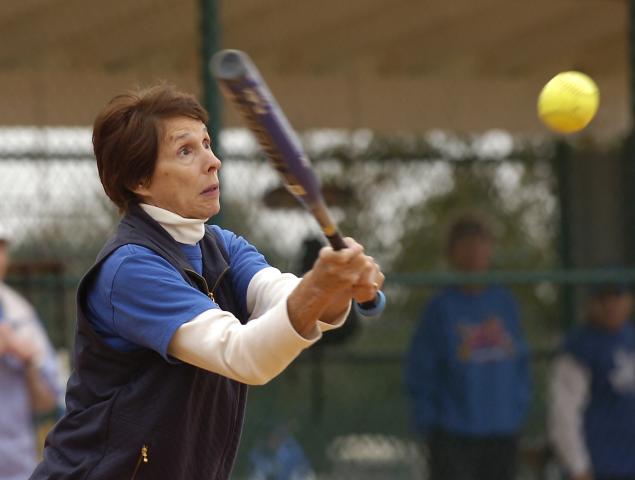 0112 ladiessoftball1 mit