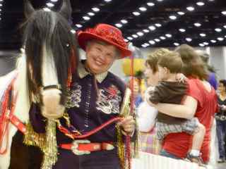 Kentucky Derby Festival 2012 PreParade Preview
Jane and Gidion
