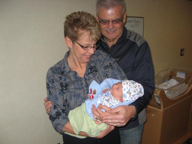 052  Grandma and Grandpa with Jacob