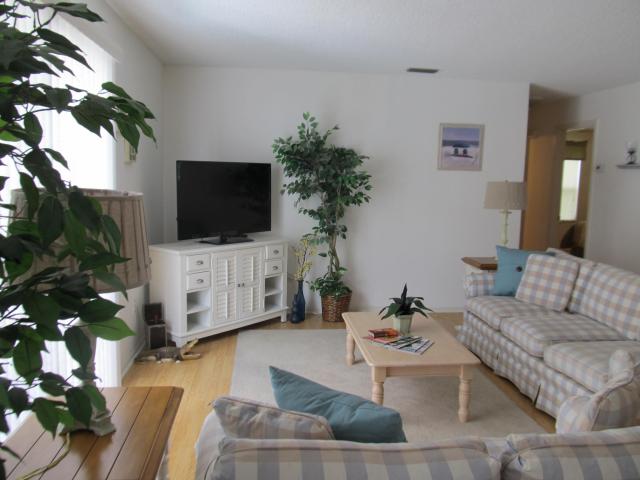 Living Room, with brand new 46" Flat Screen TV and Blue Ray DVD player.